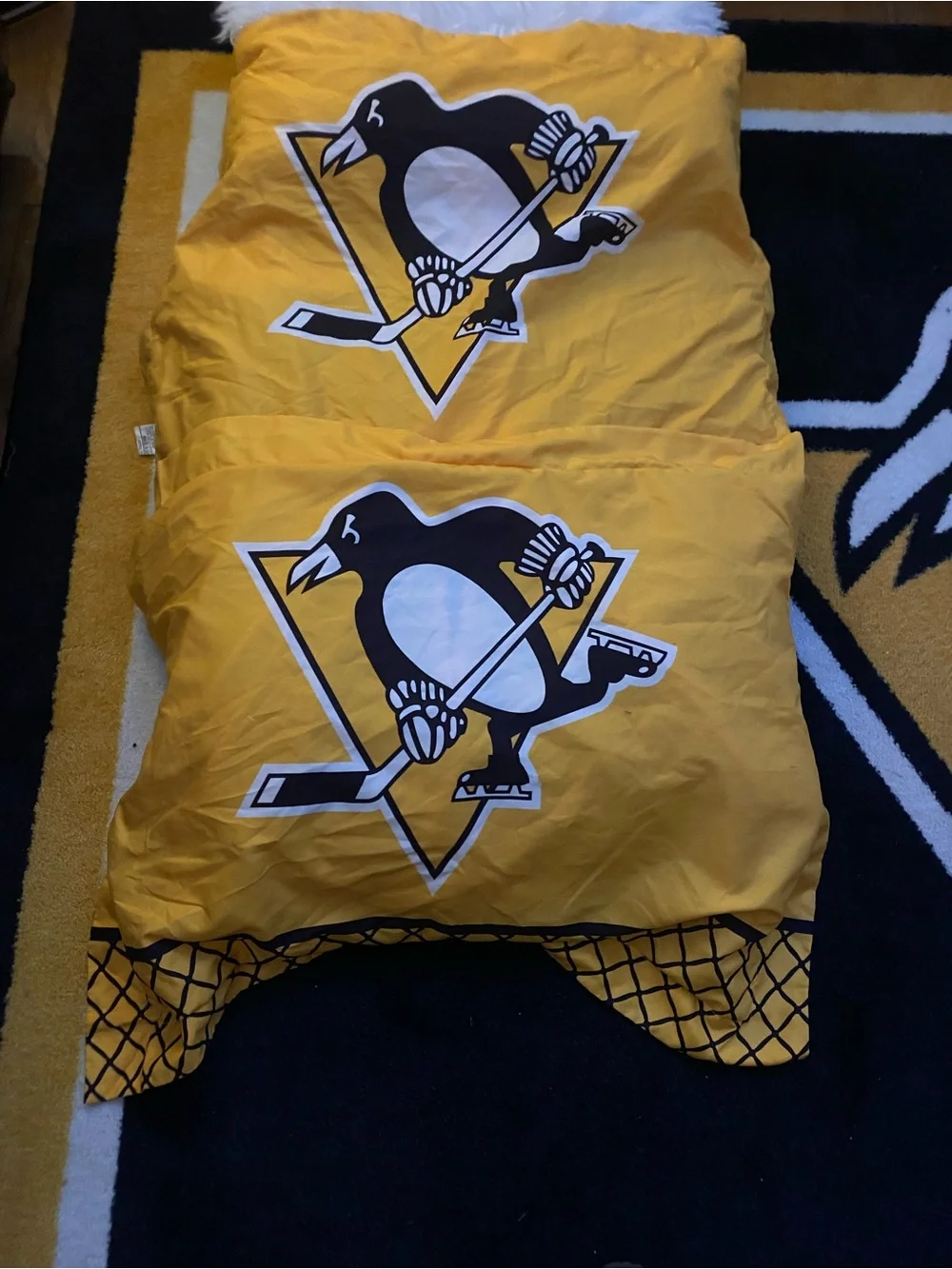 Queen Pittsburgh Penguin comforter and shams
